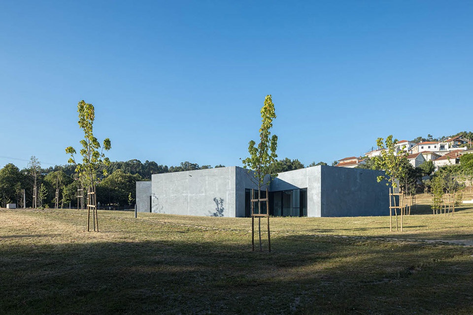 health center of moreira de conegos by studiocan