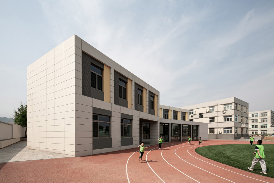 emergency disaster relief school by biad