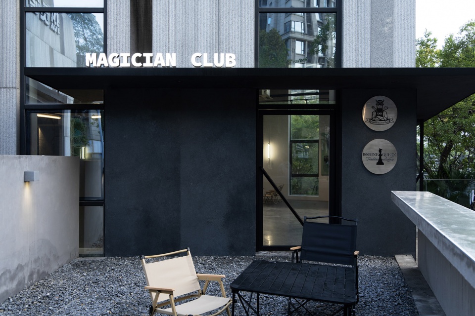 motorcycle club by airwall architecture office