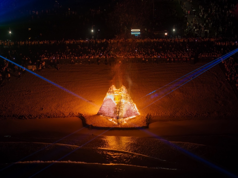 fire wings seaside bonfire at the 2024 aranya theater festival by atelier heimat