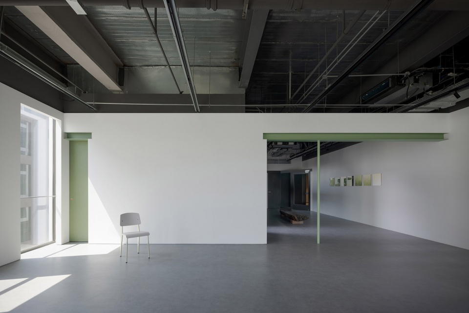 travlin stand by atelier siyu