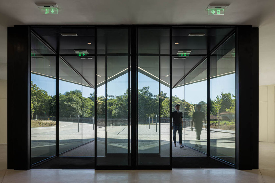 health center of moreira de conegos by studiocan