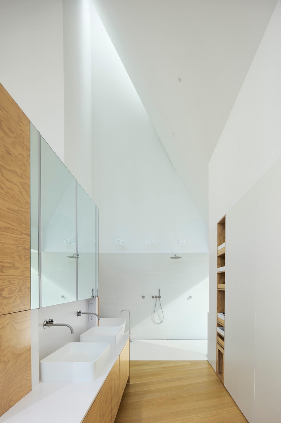 Steeplechase House by Brooks Scarpa