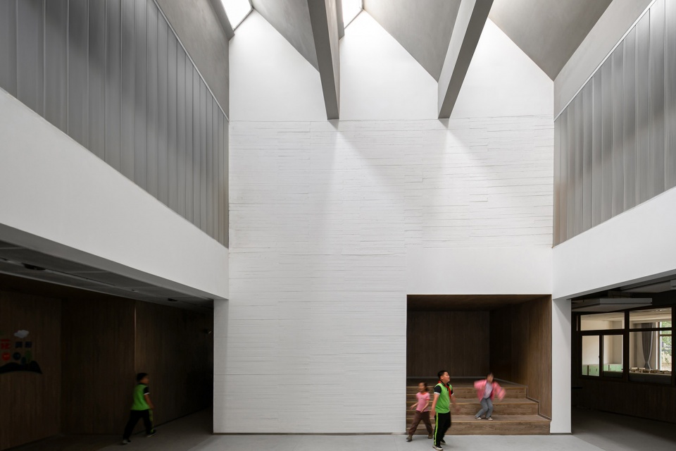 emergency disaster relief school by biad