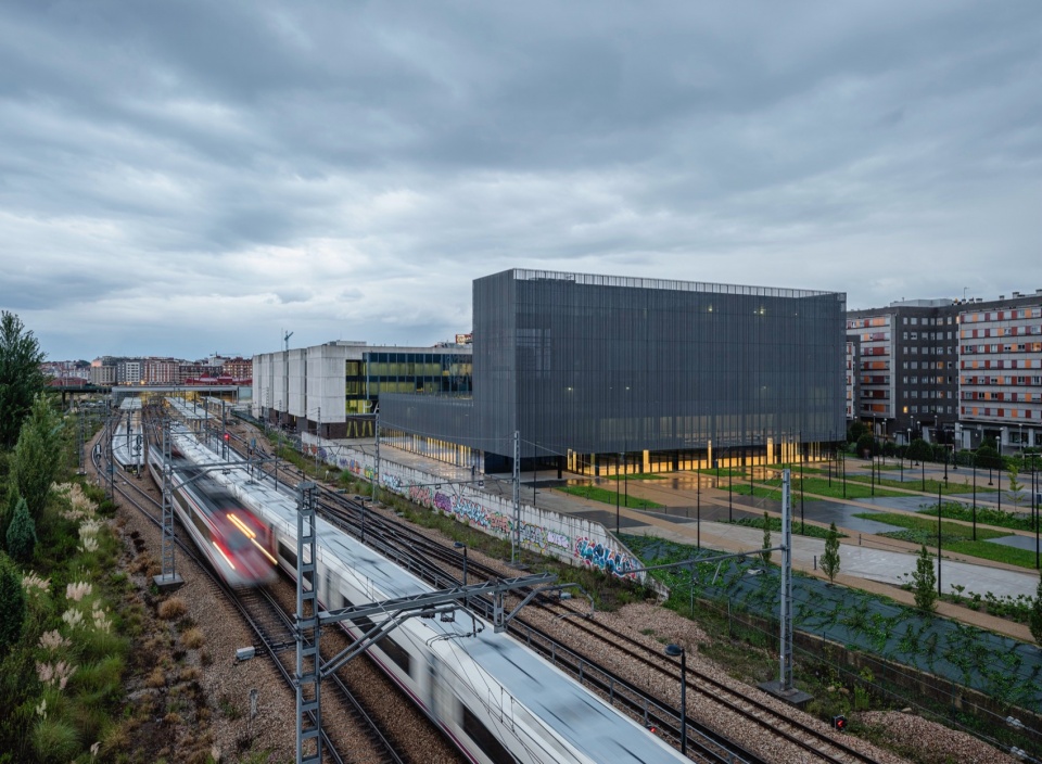 gijon police station by ssarq