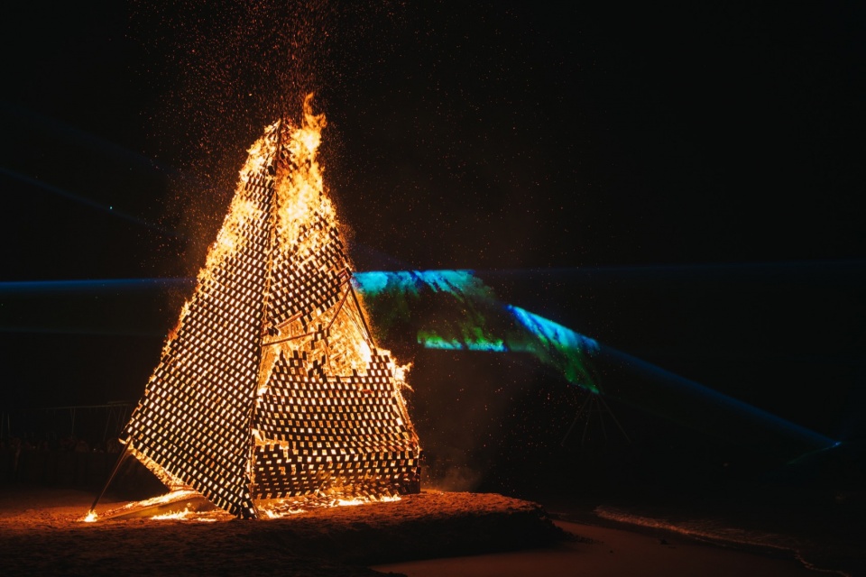 fire wings seaside bonfire at the 2024 aranya theater festival by atelier heimat