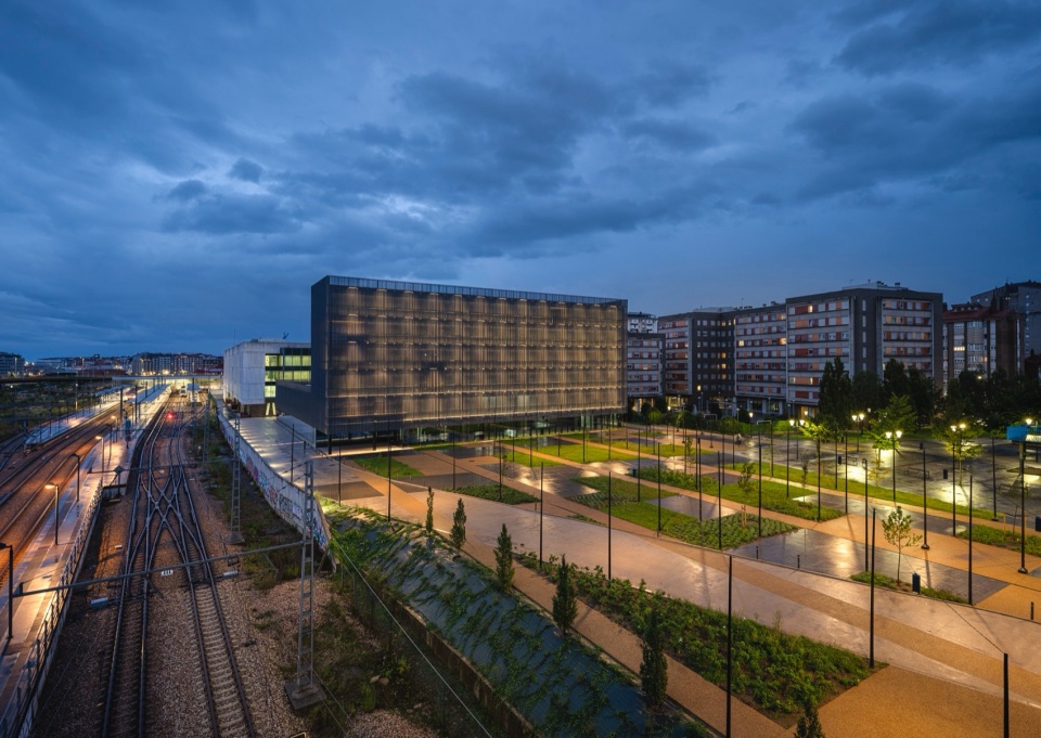 gijon police station by ssarq