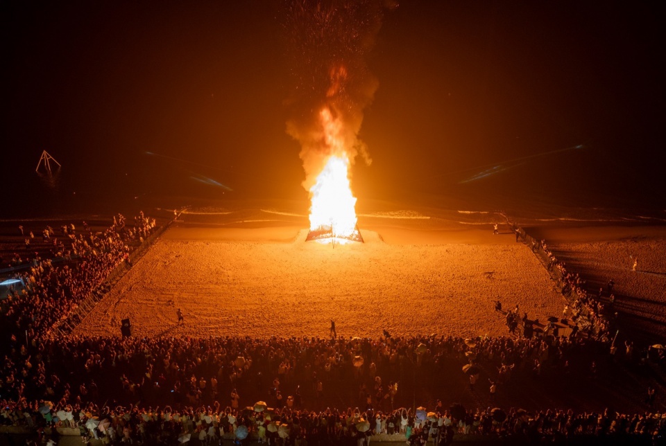 fire wings seaside bonfire at the 2024 aranya theater festival by atelier heimat