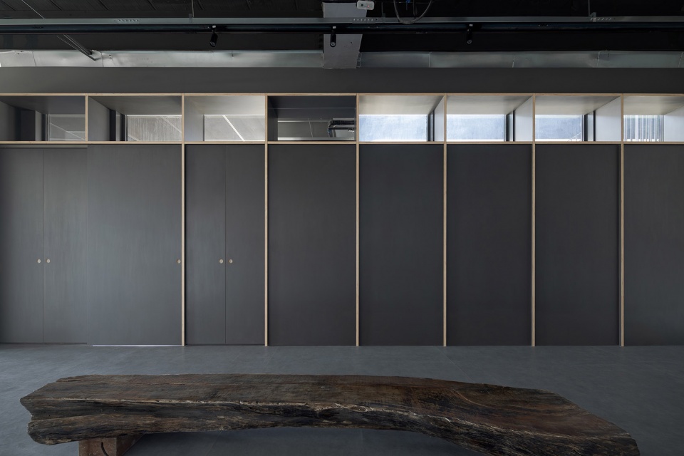 travlin stand by atelier siyu