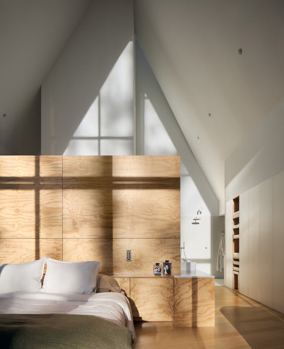 Steeplechase House by Brooks Scarpa