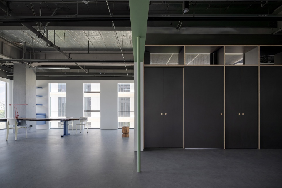 travlin stand by atelier siyu