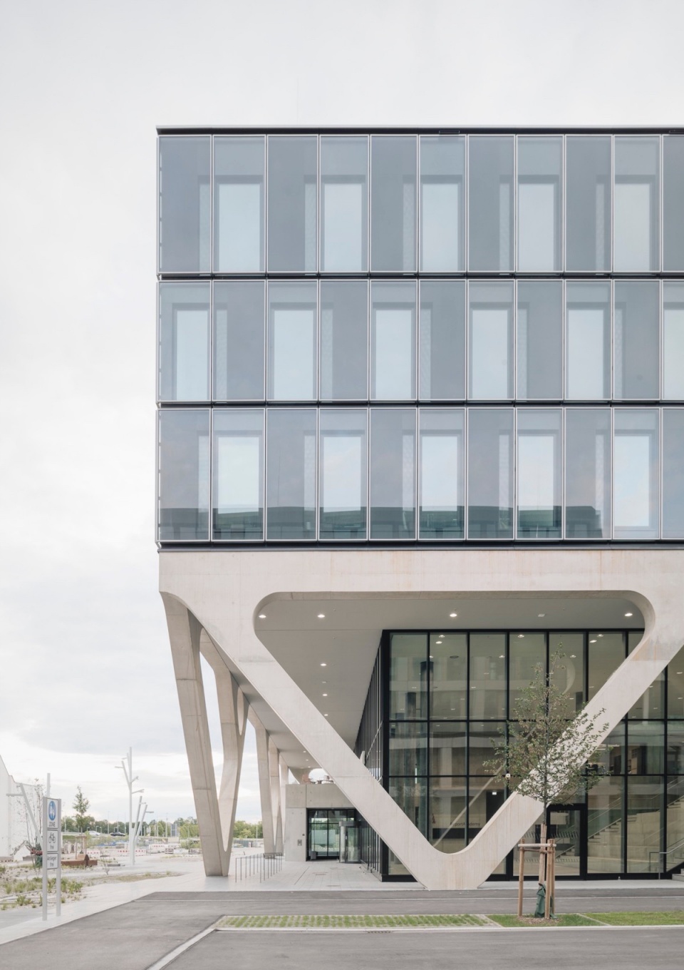 LAB 52 AirportAcademy LabCampus Munich Airport by Auer Weber eep