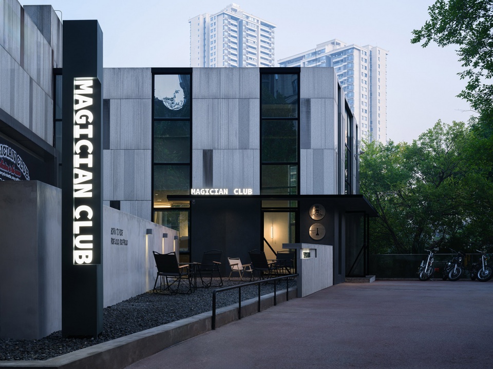 motorcycle club by airwall architecture office