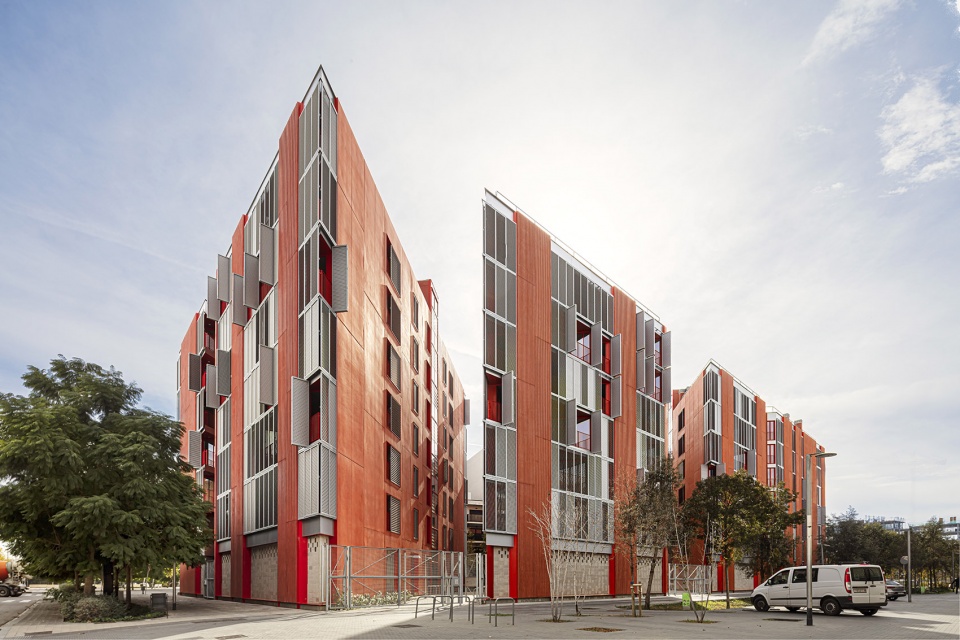 72 social housing units at the marina del prat vermell by mias architects coll leclerc