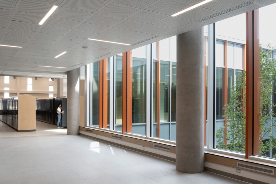 Two New High Schools by TLA UN NEUF