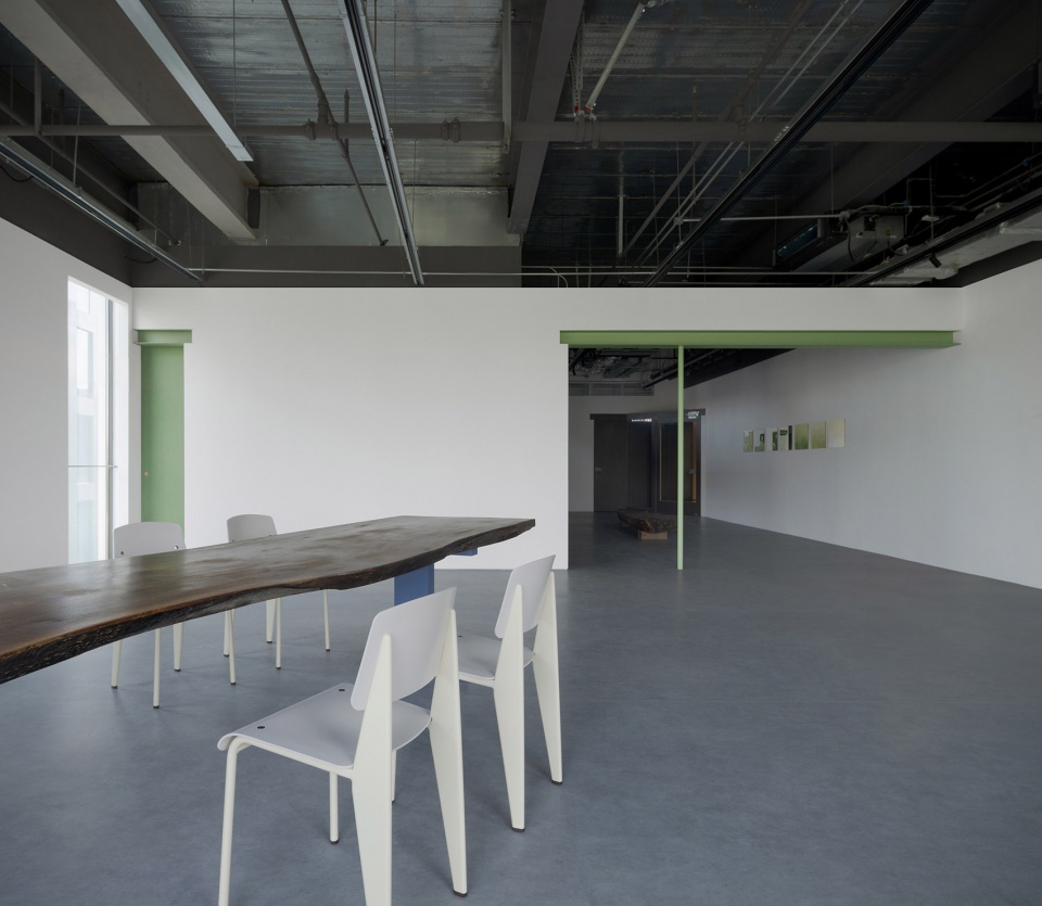 travlin stand by atelier siyu