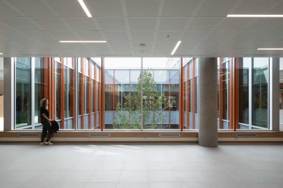 Two New High Schools by TLA UN NEUF