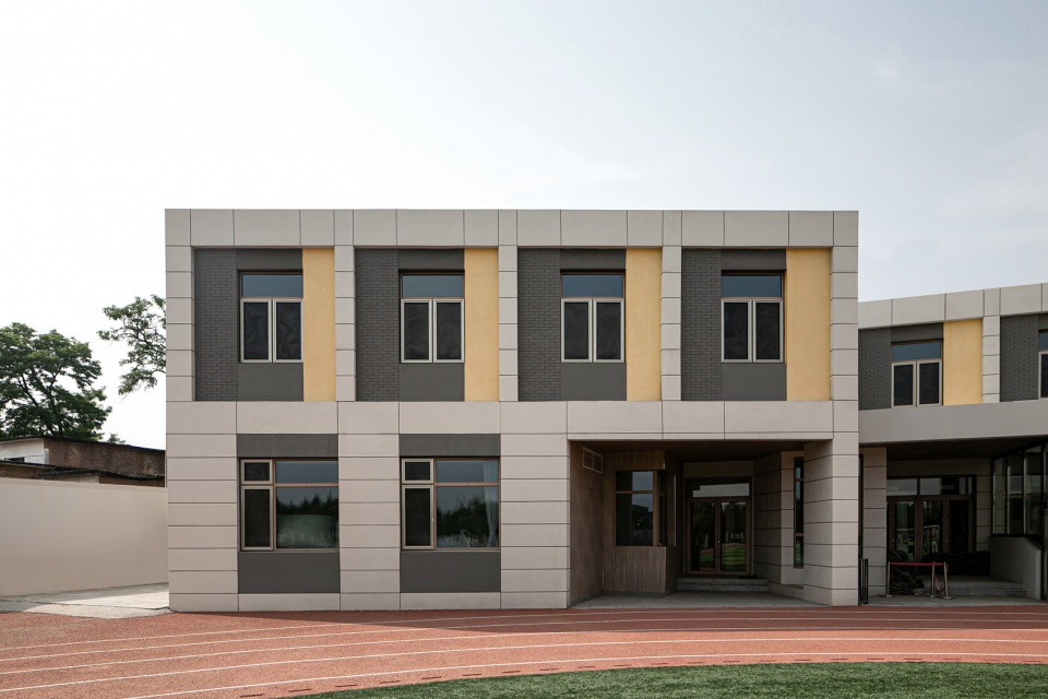 emergency disaster relief school by biad