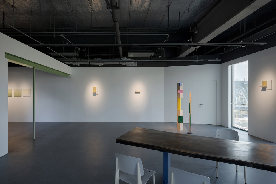 travlin stand by atelier siyu