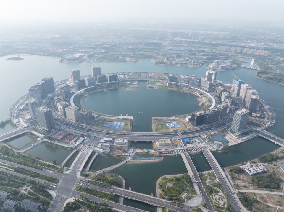 . 航拍郑州龙湖金融岛 Aerial view of Zhengzhou Financial Island ©田方方 zigzag tower