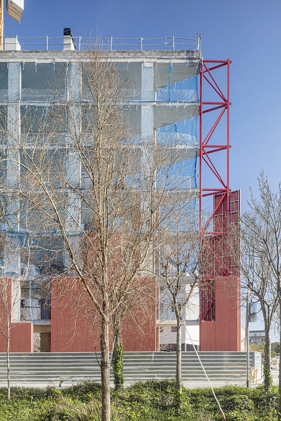 72 social housing units at the marina del prat vermell by mias architects coll leclerc