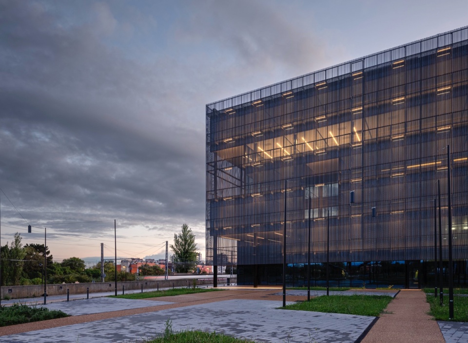 gijon police station by ssarq