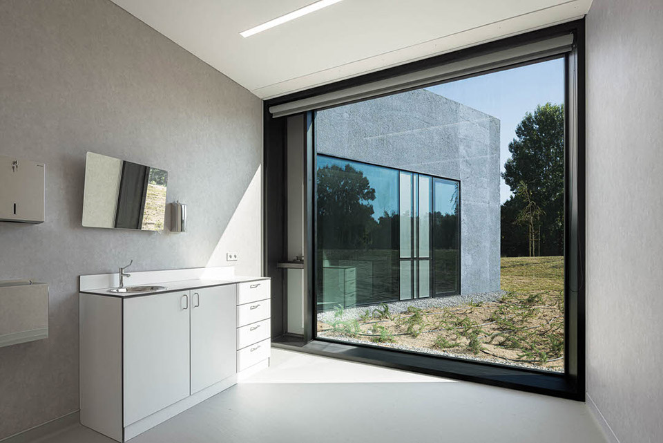 health center of moreira de conegos by studiocan