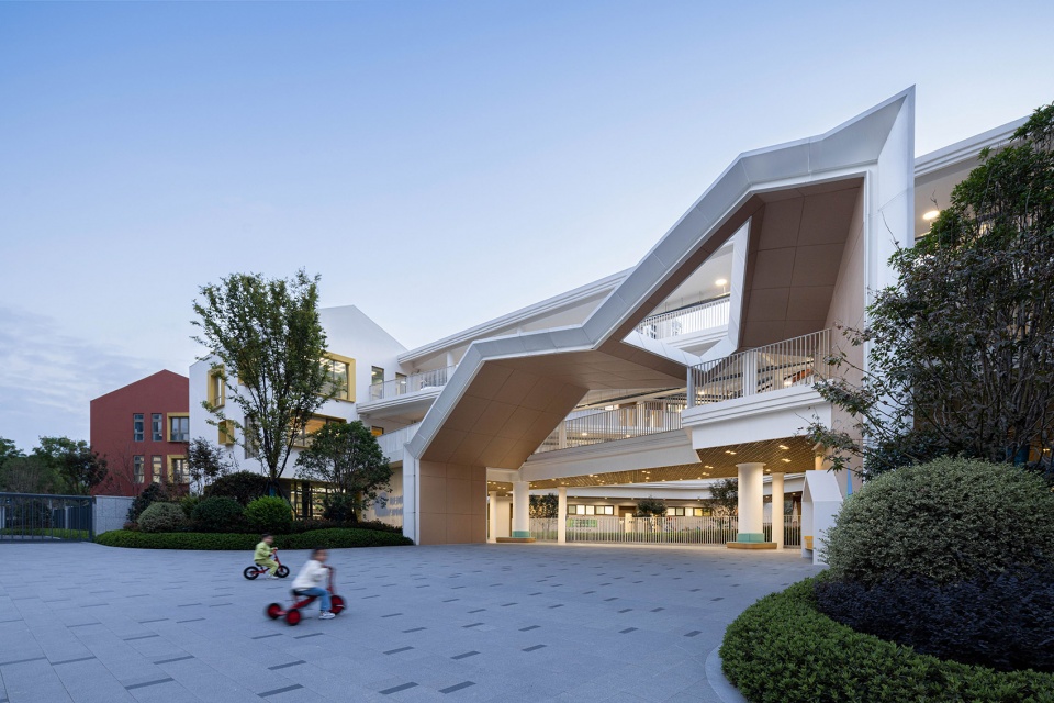yiwu zongze class 36 kindergarten designed by 9m design