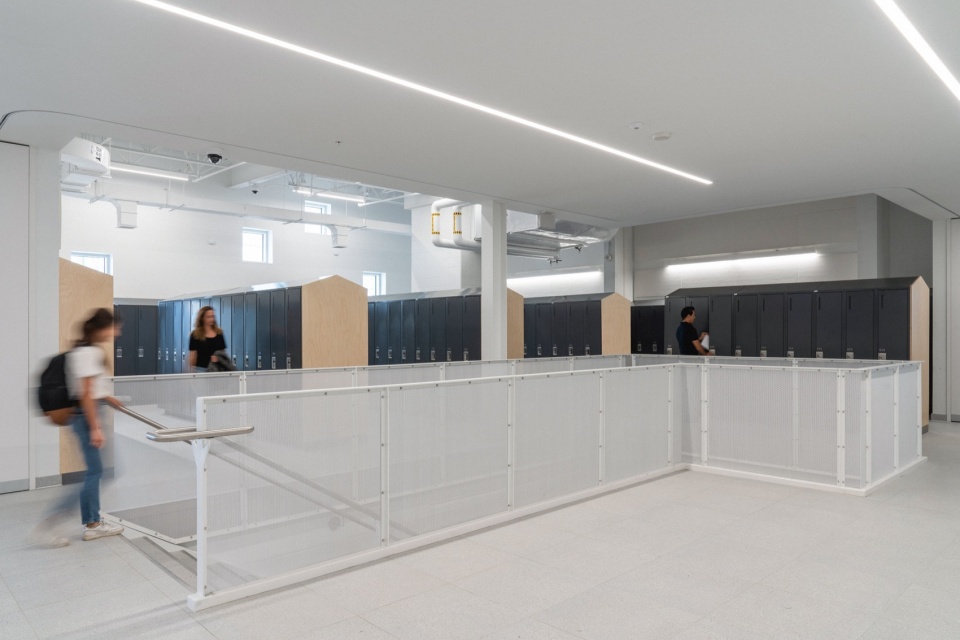Two New High Schools by TLA UN NEUF