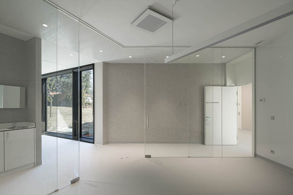 health center of moreira de conegos by studiocan