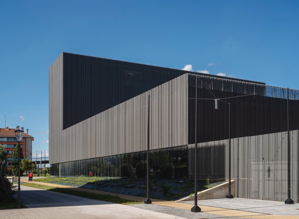 gijon police station by ssarq