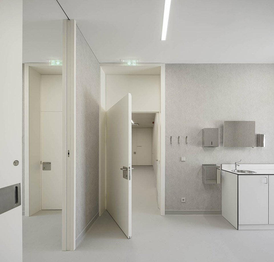 health center of moreira de conegos by studiocan