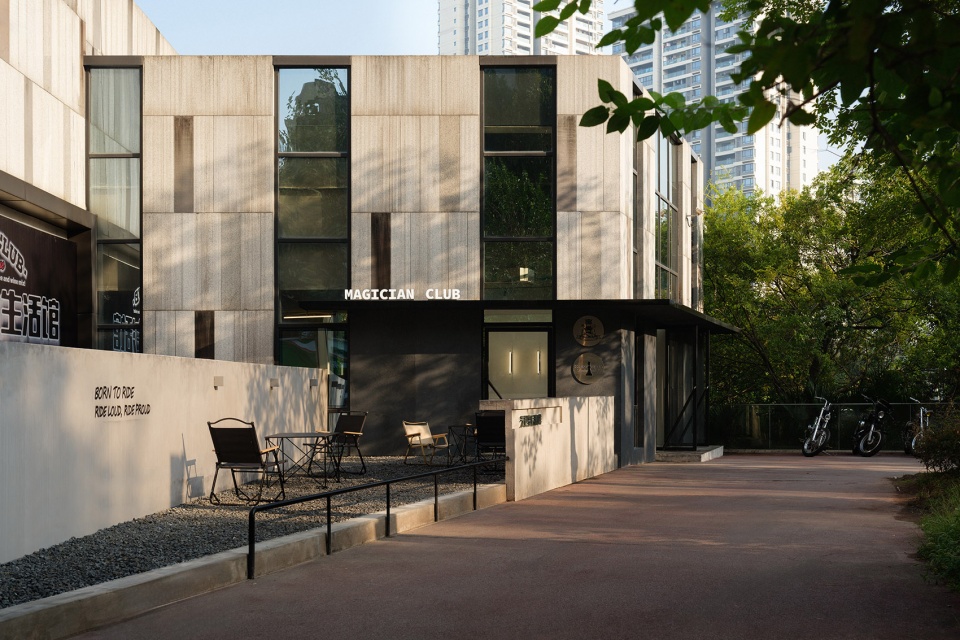 motorcycle club by airwall architecture office