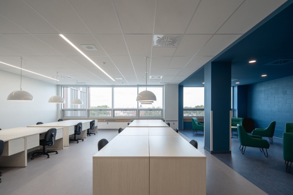 Two New High Schools by TLA UN NEUF