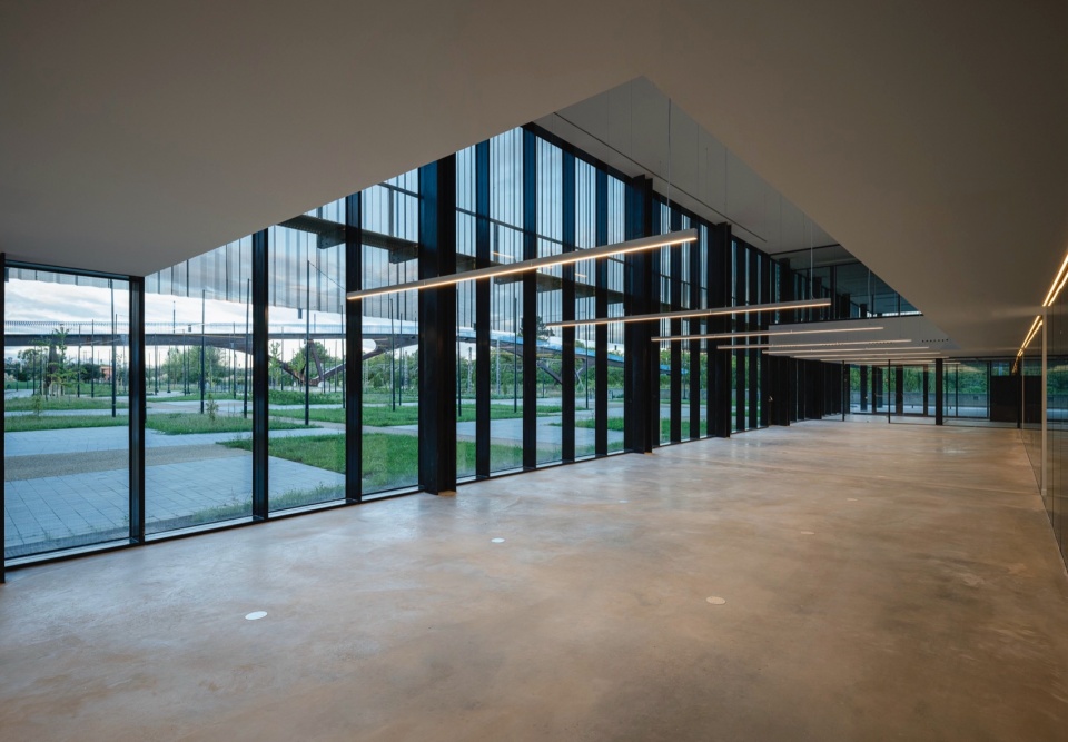 gijon police station by ssarq