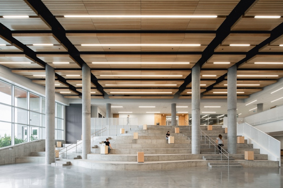 Two New High Schools by TLA UN NEUF