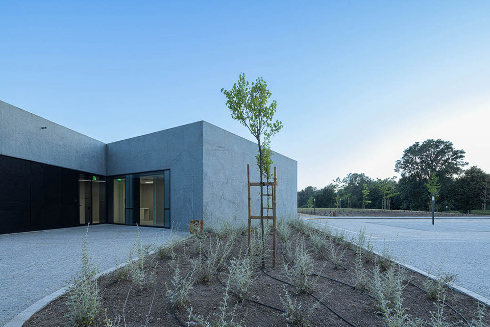 health center of moreira de conegos by studiocan