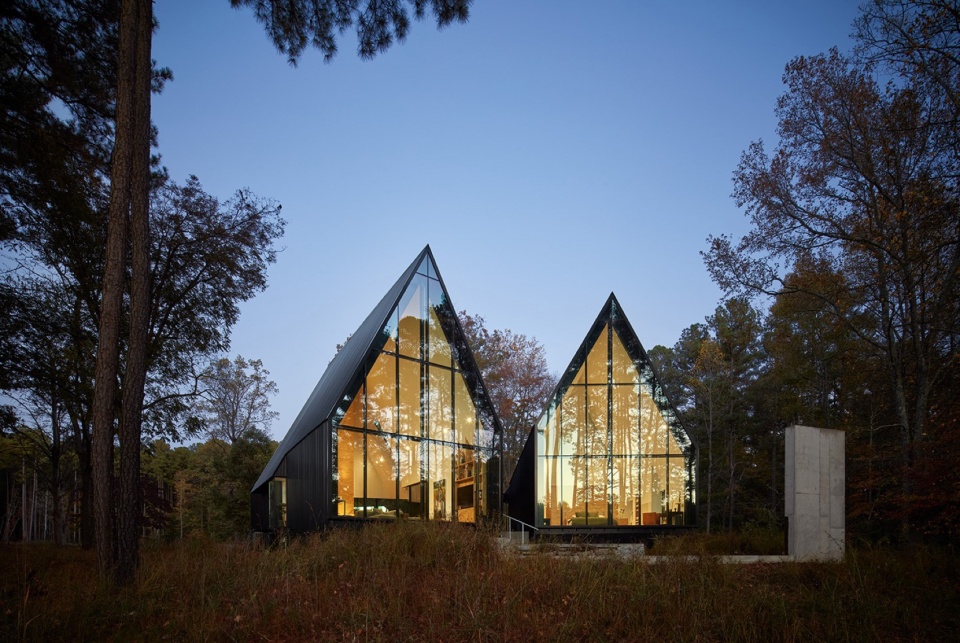 Steeplechase House by Brooks Scarpa