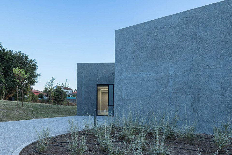 health center of moreira de conegos by studiocan