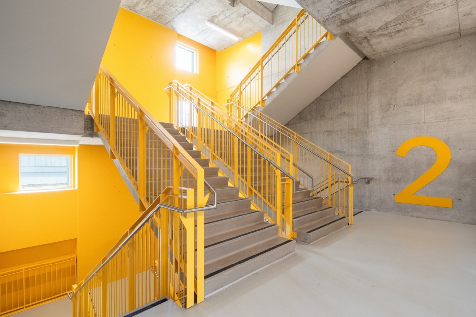 Two New High Schools by TLA UN NEUF