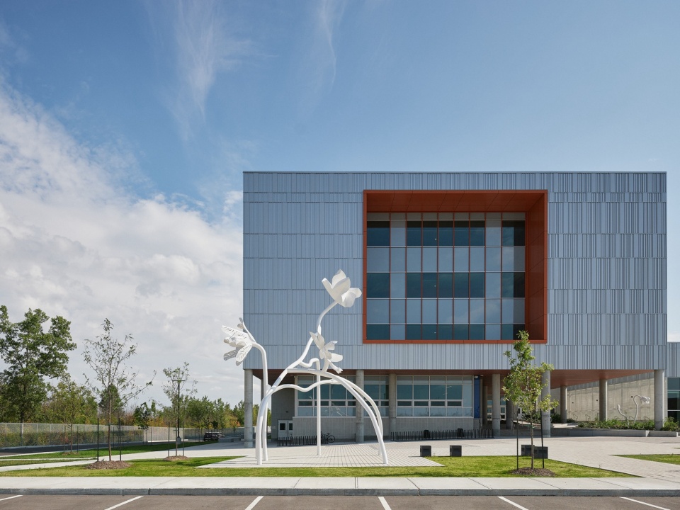 Two New High Schools by TLA UN NEUF