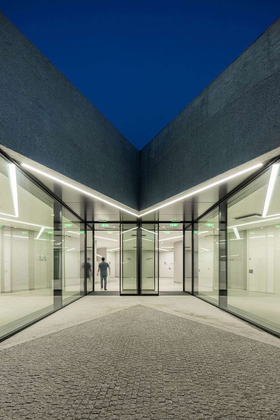 health center of moreira de conegos by studiocan