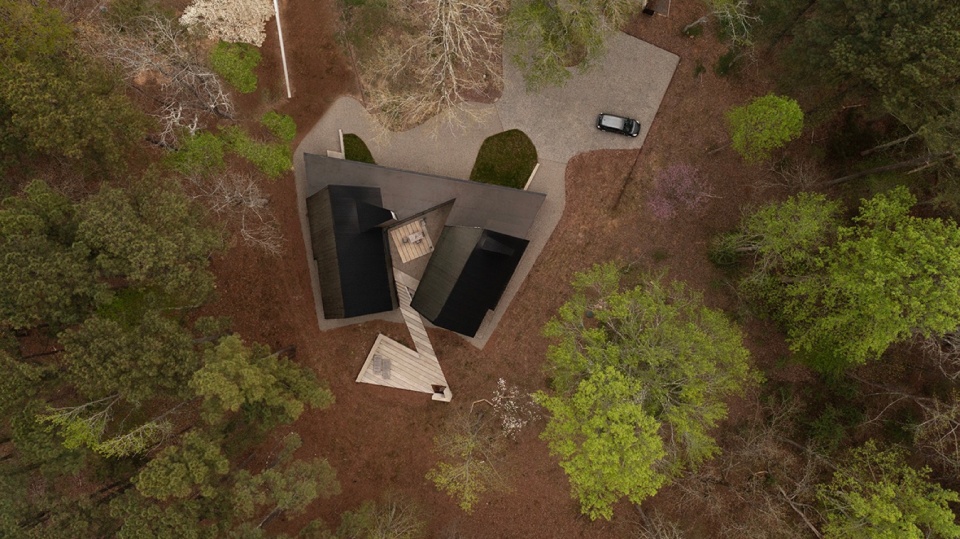 Steeplechase House by Brooks Scarpa