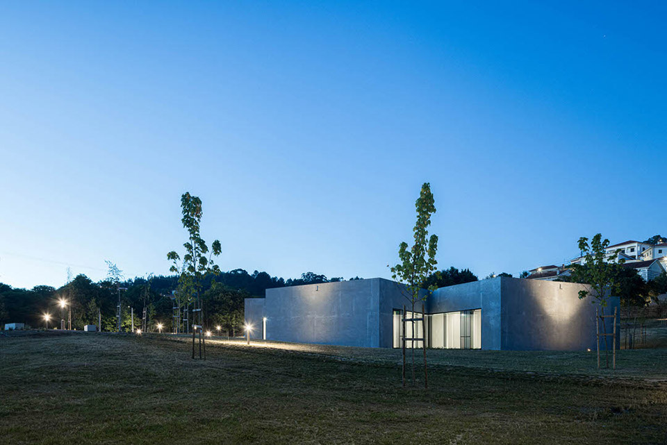 health center of moreira de conegos by studiocan