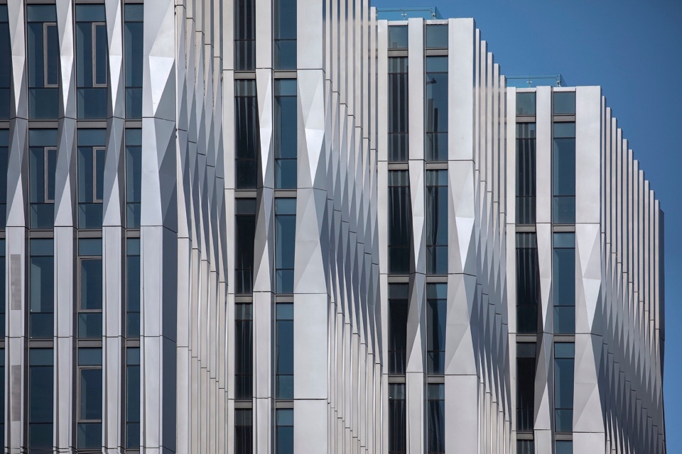 .高层密柱的扭转面 The panel of the twisting columns on the upper floors ©田方方 zigzag tower