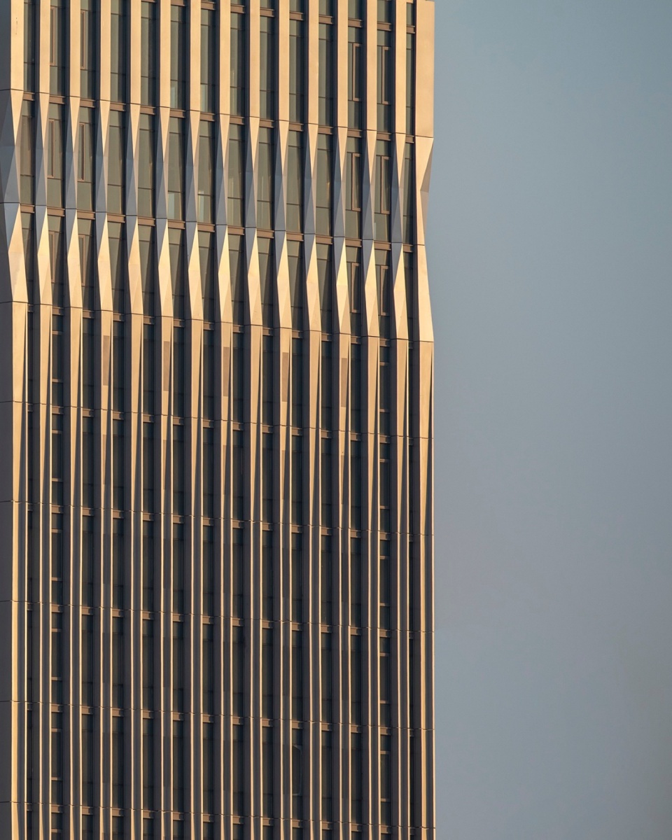 . 夕阳中的之字大厦 Zigzag Tower in the sunset ©田方方 zigzag tower