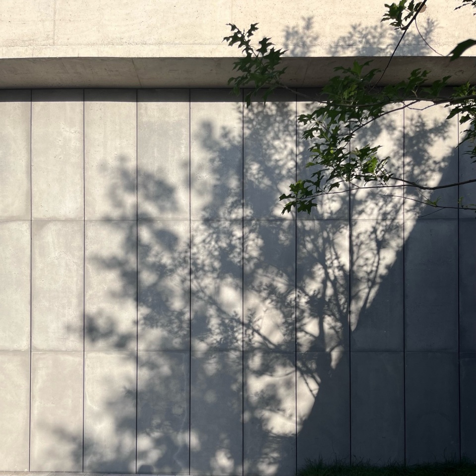 清水混凝土板外墙 Fair faced concrete slab exterior wall(照片来源:东维建筑) jianling center