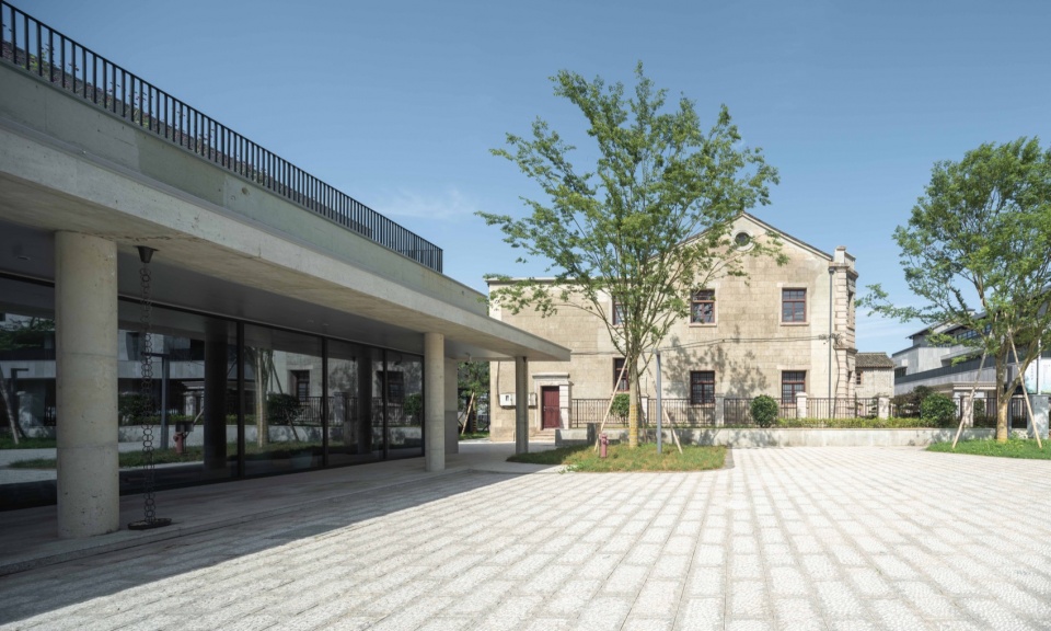 广场、门廊以及民国别墅侧立面 squares porches and the old villa (照片来源:ZOOM伫目) jianling center