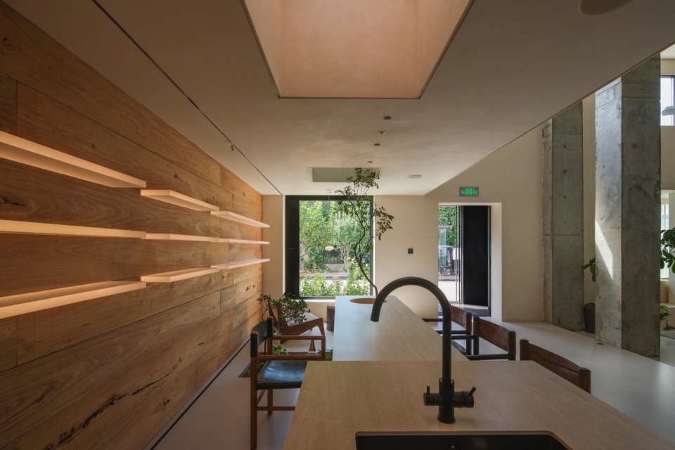 老榆木板背景墙©金伟琦 salution lighting studio