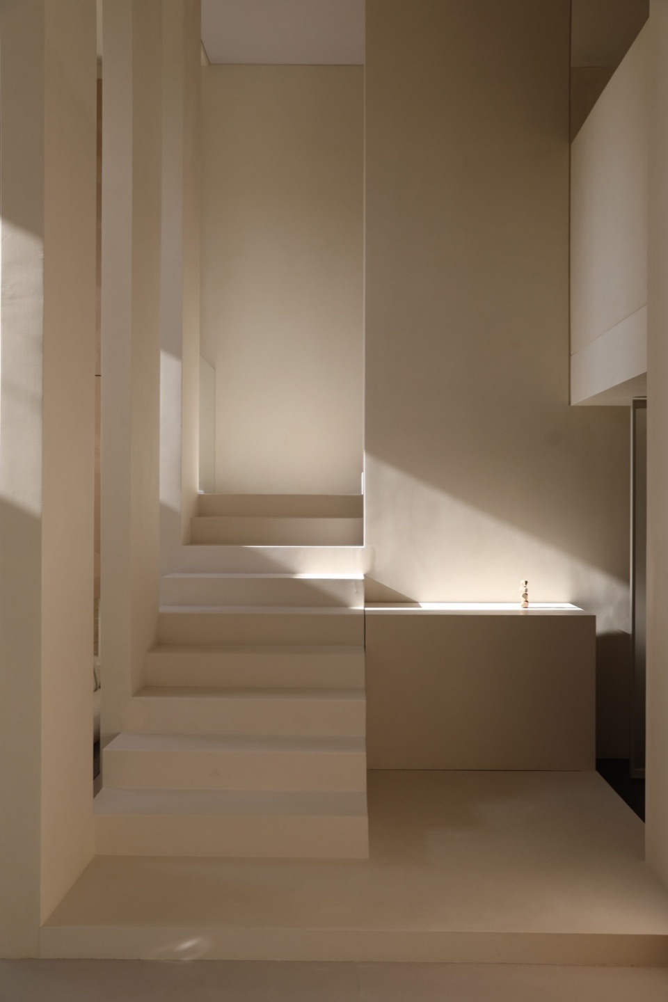 自然光下楼梯©安兆学 salution lighting studio